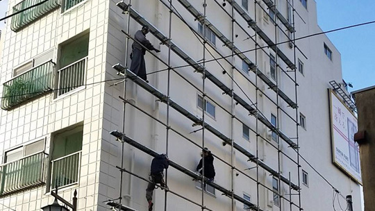 7階建てマンション-単菅ブラケット一側足場(一段手摺仕様)